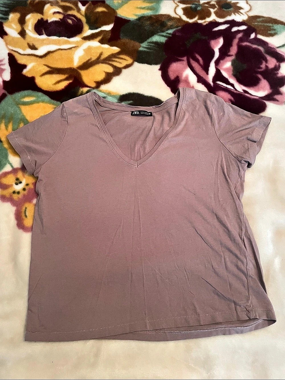 Zara V-Neck Short Sleeve Women’s Tee Size Medium
